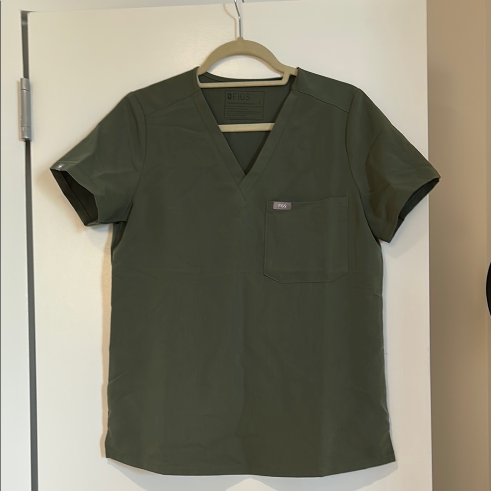 FIGS Catarina One-Pocket Scrub Top in Moss